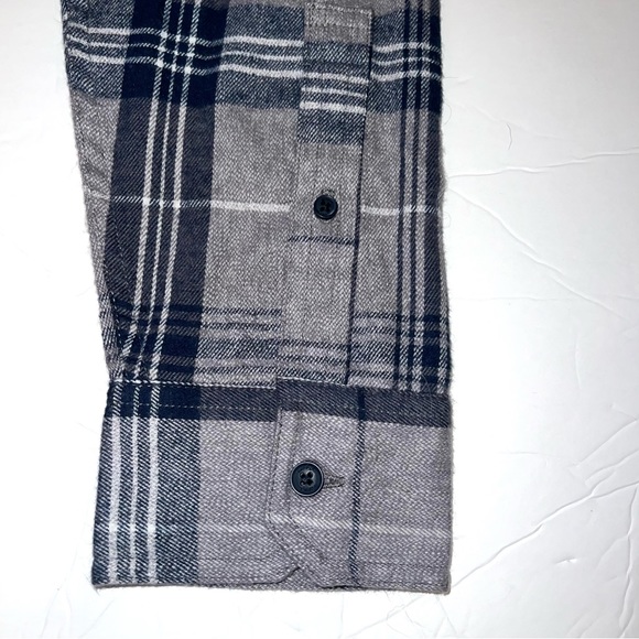 Levi’s size M blue & grey plaid 100% Cotton button up long sleeve flannel shirt - Picture 11 of 16